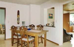 2 Bedroom Cozy Apartment In Duppach