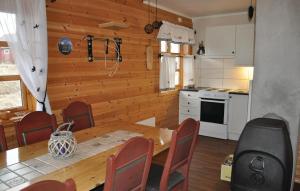 Stunning Home In Bøstad With Wifi