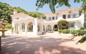 obrázek - Stunning Home In Ojen, Marbella With Wifi, Outdoor Swimming Pool And Swimming Pool