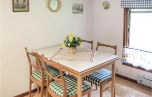 Two-Bedroom Holiday Home In Rottne