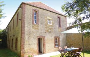 Maisons de vacances Beautiful home in Chicheboville with 4 Bedrooms and WiFi : photos des chambres