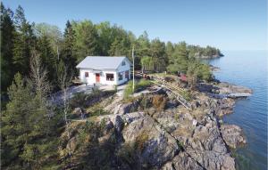 Nice Home In Lidköping With Kitchen