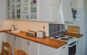 Nice Home In Färentunna