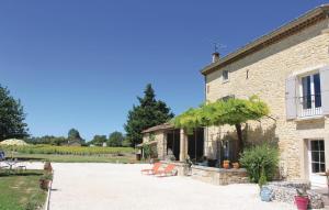 Maisons de vacances Stunning Home In Pernes Les Fontaines With Kitchen : photos des chambres
