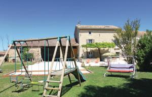Maisons de vacances Stunning home in Pernes les Fontaines with 3 Bedrooms : photos des chambres