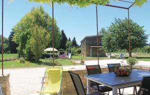 Maisons de vacances Stunning home in Pernes les Fontaines with 3 Bedrooms : photos des chambres