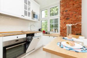 Gdańsk Old Town Minogi street by Renters