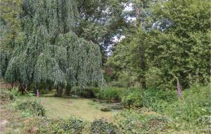 Maisons de vacances 1 Bedroom Lovely Home In Guern : photos des chambres