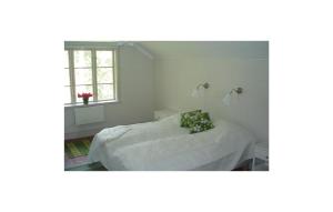 Cozy Home In Katrineholm With Lake View