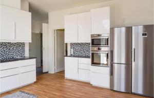 Lovely Home In Borgholm With Wifi