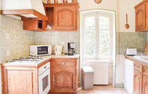 4 Bedroom Awesome Home In Chicheboville