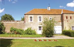 Beautiful home in Chicheboville with 4 Bedrooms and WiFi