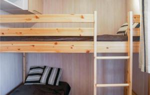 Maisons de vacances Amazing Home In Grandcamp Maisy With Outdoor Swimming Pool : photos des chambres