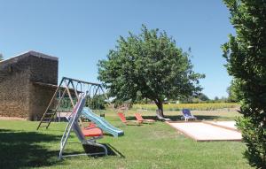 Maisons de vacances Stunning home in Pernes les Fontaines with 3 Bedrooms : photos des chambres