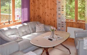 3 Bedroom Nice Home In Hallaryd