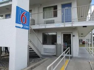 Motel 6-Austin, TX - Four Points