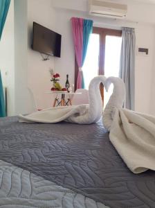 Vrisi Apartments & Villa