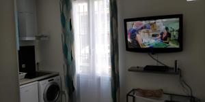 Maisons de vacances Modern 1 bedroom apartment near the metro. : photos des chambres