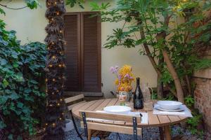 Secret garden in the heart of Isola