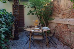 Secret garden in the heart of Isola