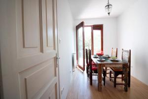 Maharaja Mountain Palace with Free Privat Parking and Garden