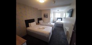 Standard Triple Room room in The Avenue Club and Lodge