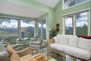 Three-Bedroom Apartment room in Deering Crest