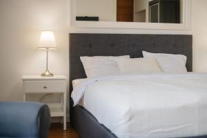 Plac Konstytucji Studio by BookingHost