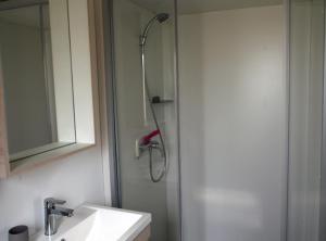 Lodges Camping Les Bois Flottes : photos des chambres