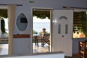 Alexandros Apartments , Beachfront Retreat near Petalidi with Private Sunbeds & Sea View