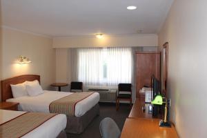 Travelodge by Wyndham Kamloops - image 1