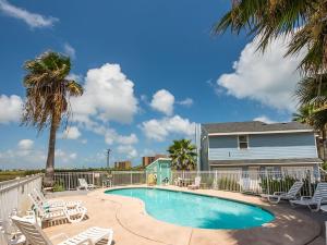 Three-Bedroom House room in Sea View Villa Home