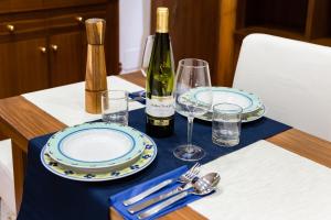 Pantheon Antique Suite