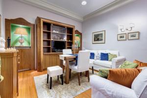 Pantheon Antique Suite