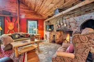 Ginny's Cabin - Busick