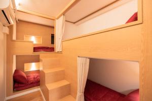 Giường trong Phòng ngủ tập thể Nữ 4 Người (Bed in 4-Bed Female Dormitory Room)