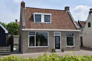 Sfeervol vakantiehuis in Holwerd - Blije