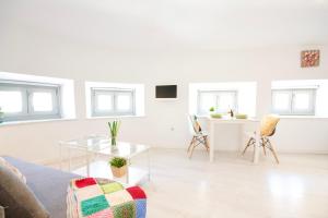 MalagaUrbanRooms - Scenic Flats