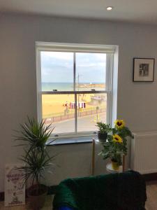 The Sunset Apartment - Margate Beach - By Goldex Coastal Breaks