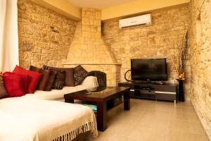 Salamiou Stone House