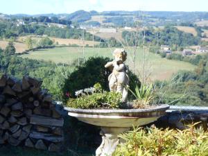 B&B / Chambres d'hotes Chateau De Courbelimagne, Raulhac : photos des chambres