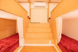 Phòng Bốn Người Có Phòng Tắm Riêng (Quadruple Room with Private Bathroom)