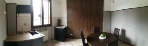 Zimmer mit Queensize-Bett und Balkon