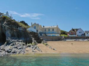 14 At The Beach, Torcross