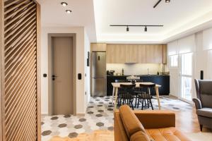 Modern Minimalist 3BD Apartment in Hilton District by UPSTREET