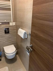Single Room with Bathroom room in Enter Rooms