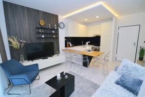 Apartments in Villa Ziza, rooftop swimming pool