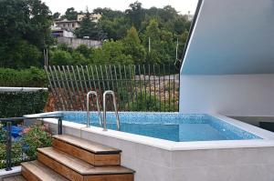 Apartments in Villa Ziza, rooftop swimming pool