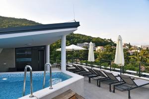 Apartments in Villa Ziza, rooftop swimming pool