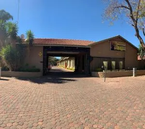 Polokwane Lodge - Enkelbosch